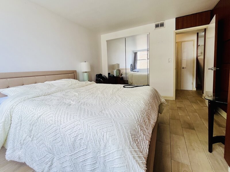 6301 N Sheridan Road Chicago IL 60660