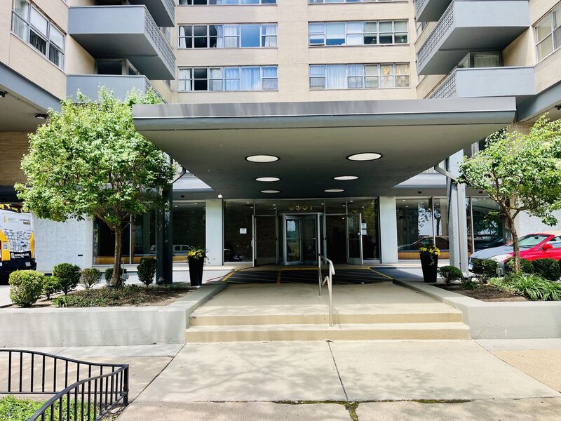 6301 N Sheridan Road Chicago IL 60660