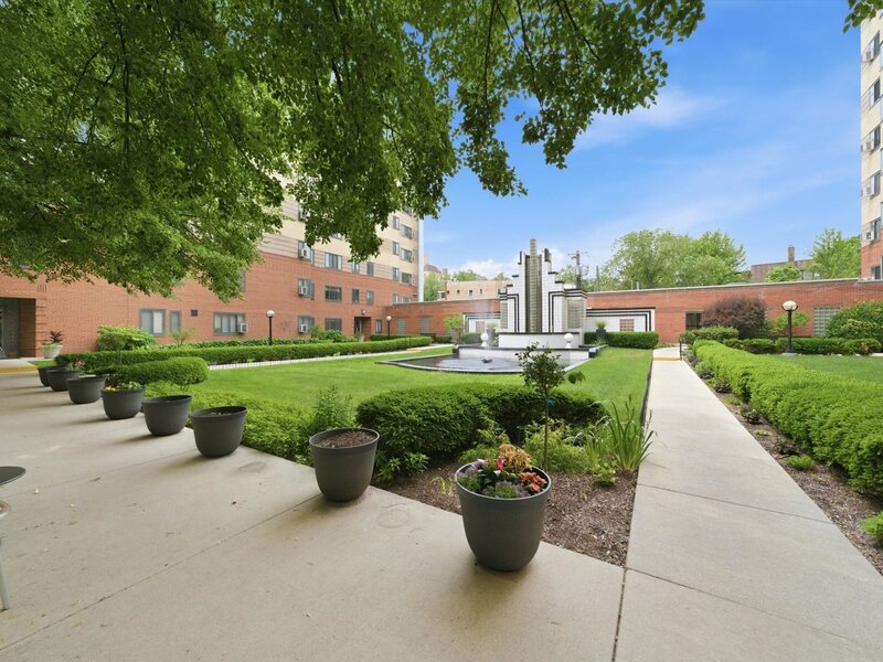 5044 N Marine Drive Chicago IL 60640