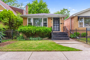 Photo of 9042 S Ellis Avenue Chicago IL 60619