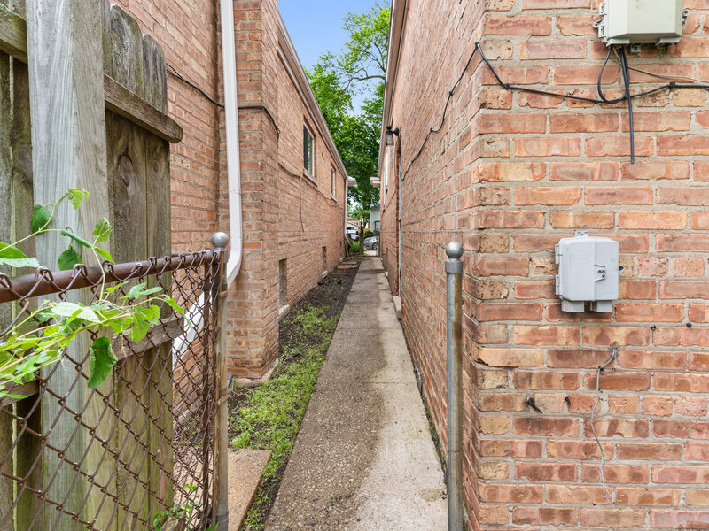 9042 S Ellis Avenue Chicago IL 60619