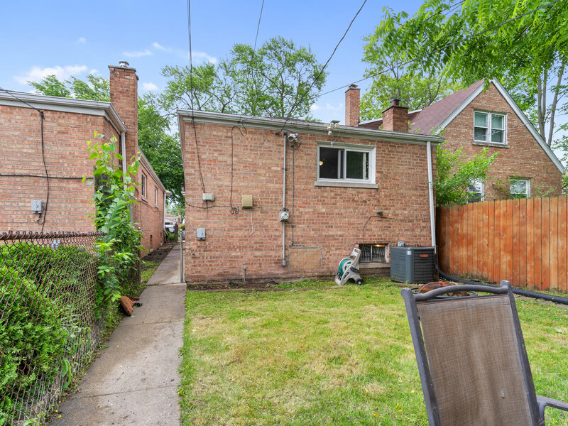 9042 S Ellis Avenue Chicago IL 60619