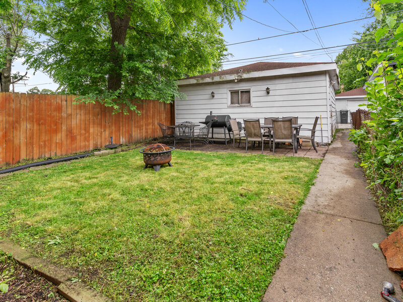 9042 S Ellis Avenue Chicago IL 60619