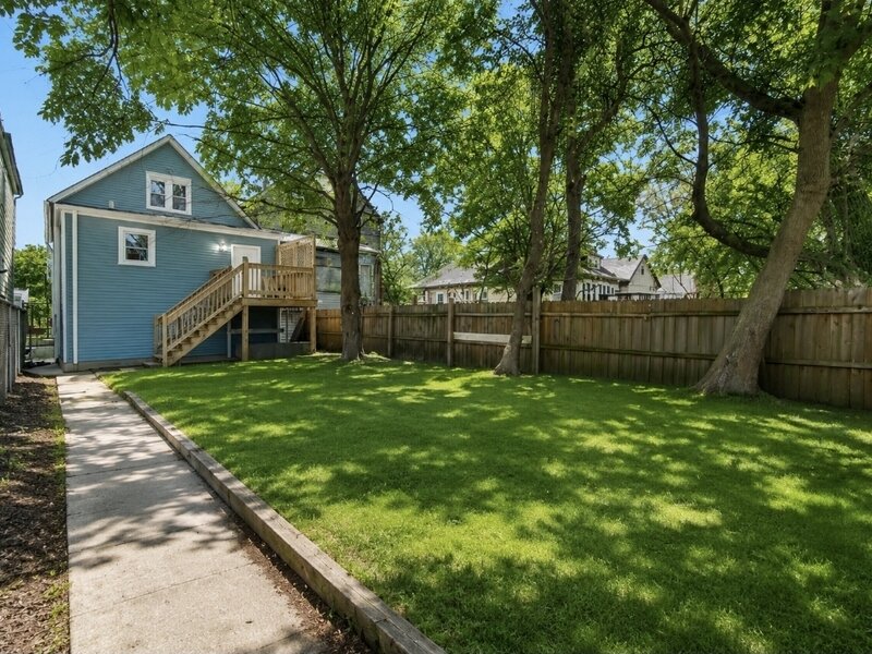 8008 S Muskegon Avenue Chicago IL 60617