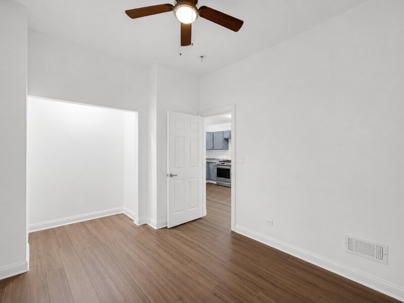 8008 S Muskegon Avenue Chicago IL 60617