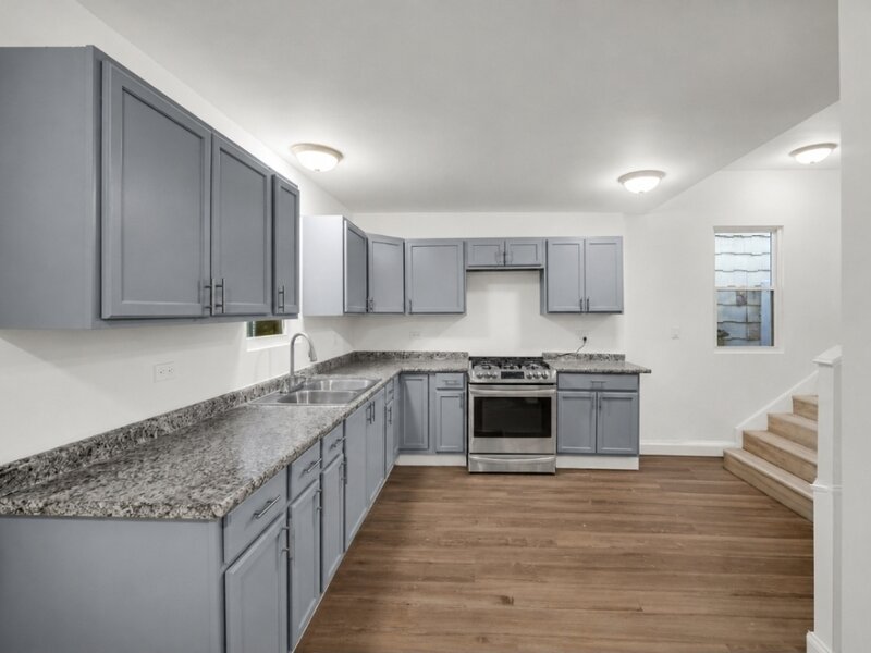 8008 S Muskegon Avenue Chicago IL 60617