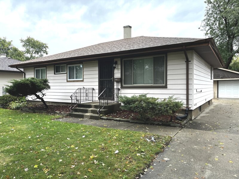 15439 Elm Street South Holland IL 60473