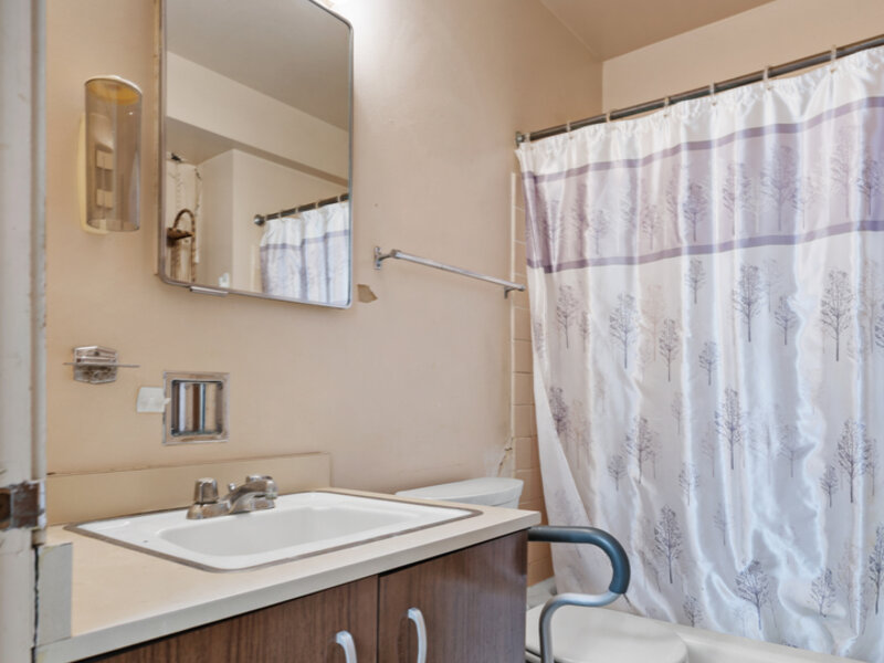 4753 S Woodlawn Avenue Chicago IL 60615
