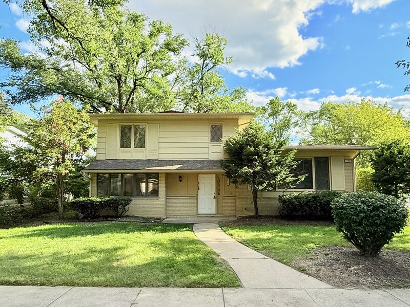 1122 W Iowa Street Glenwood IL 60425