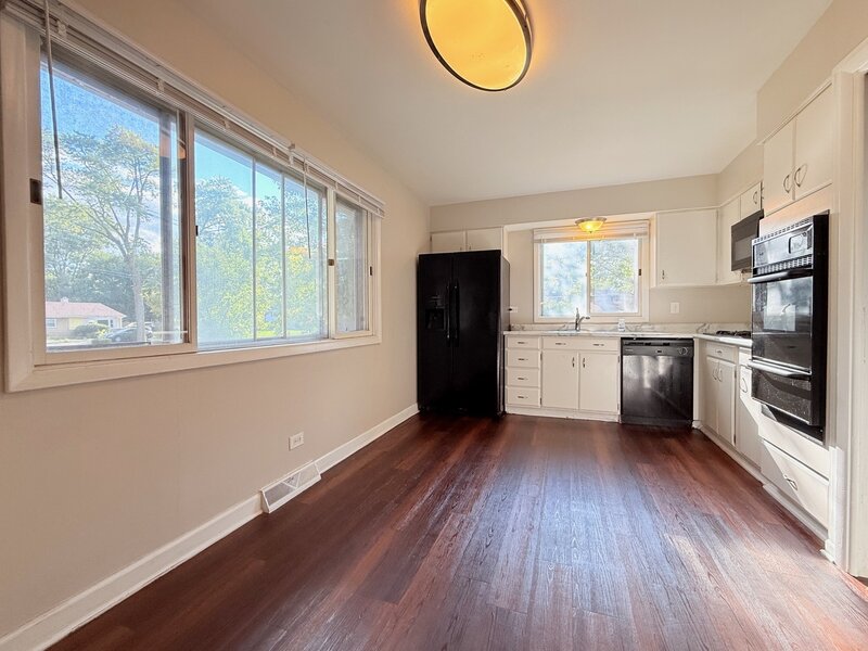 1122 W Iowa Street Glenwood IL 60425