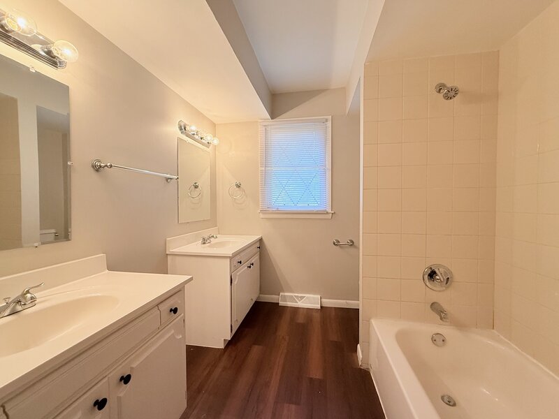 1122 W Iowa Street Glenwood IL 60425