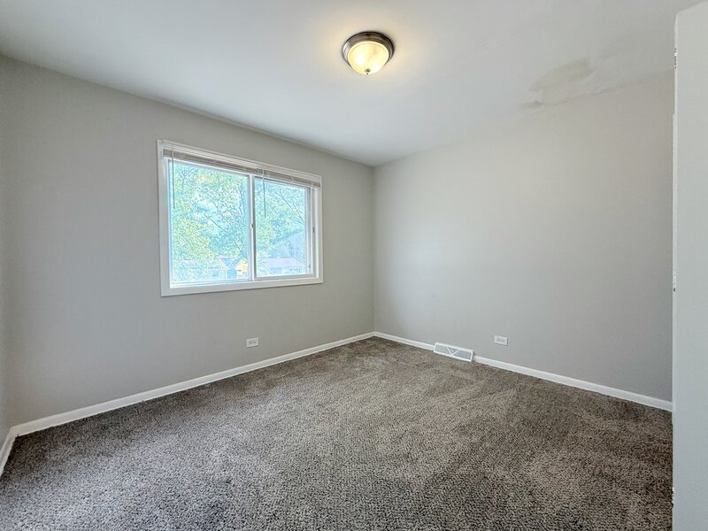 1122 W Iowa Street Glenwood IL 60425