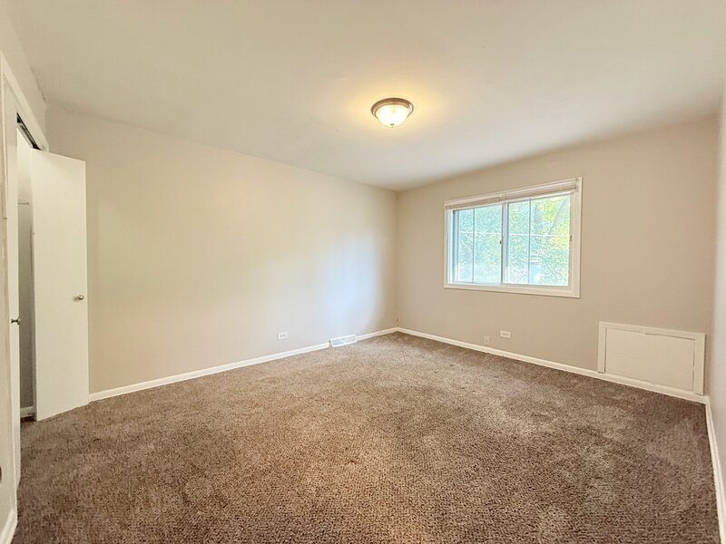 1122 W Iowa Street Glenwood IL 60425