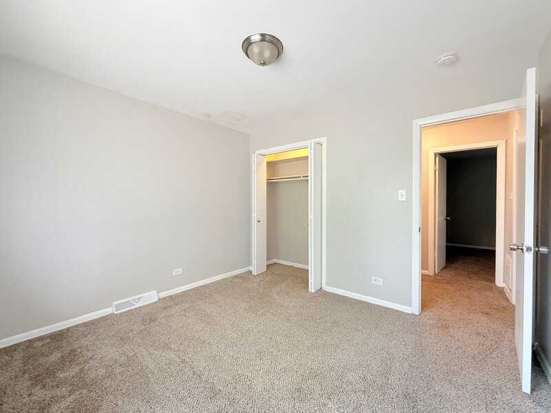 1122 W Iowa Street Glenwood IL 60425