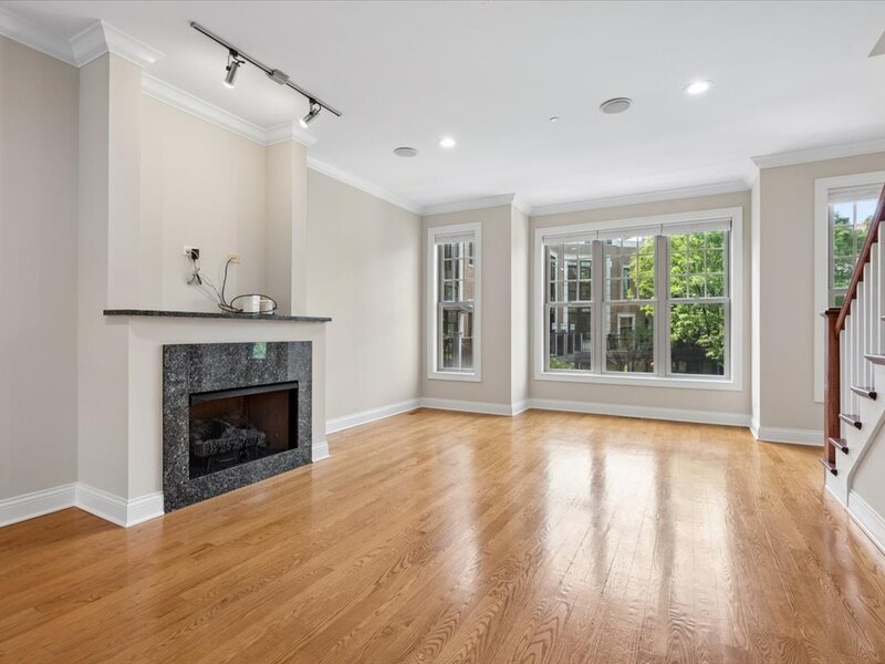 3006 W Newport Avenue Chicago IL 60618