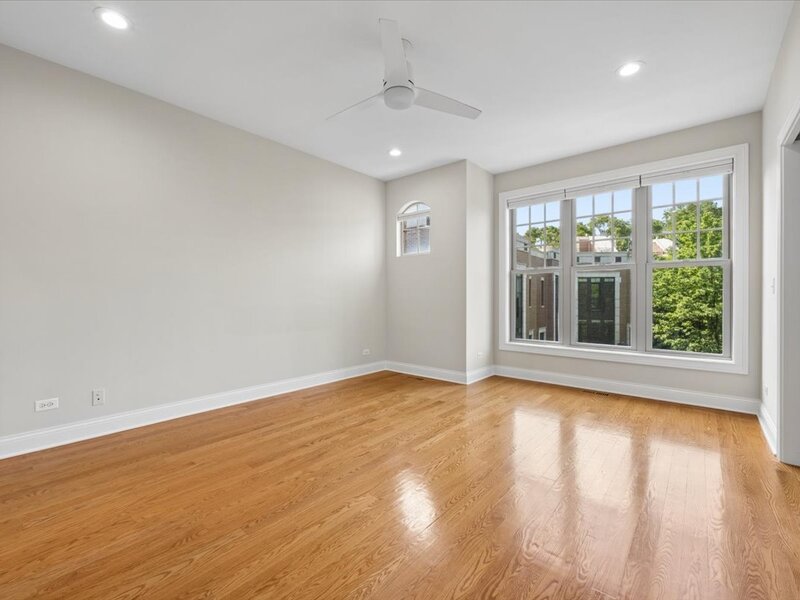 3006 W Newport Avenue Chicago IL 60618