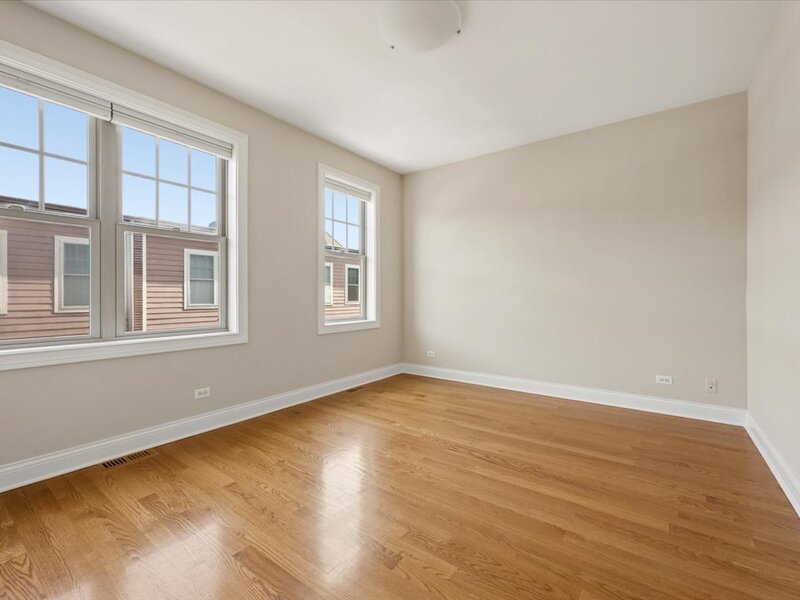 3006 W Newport Avenue Chicago IL 60618