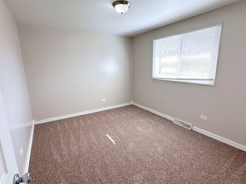 1325 E 168th Place South Holland IL 60473