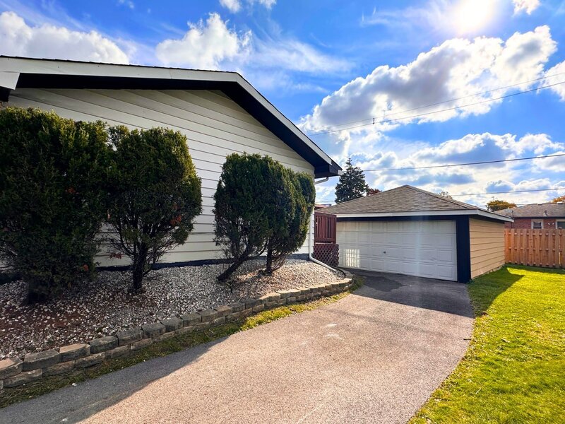 1325 E 168th Place South Holland IL 60473