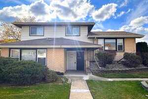 Photo of 1325 E 168th Place South Holland IL 60473