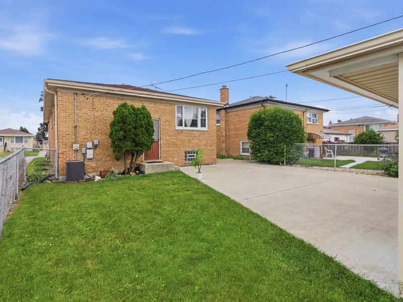 558 Manistee Avenue Calumet City IL 60409