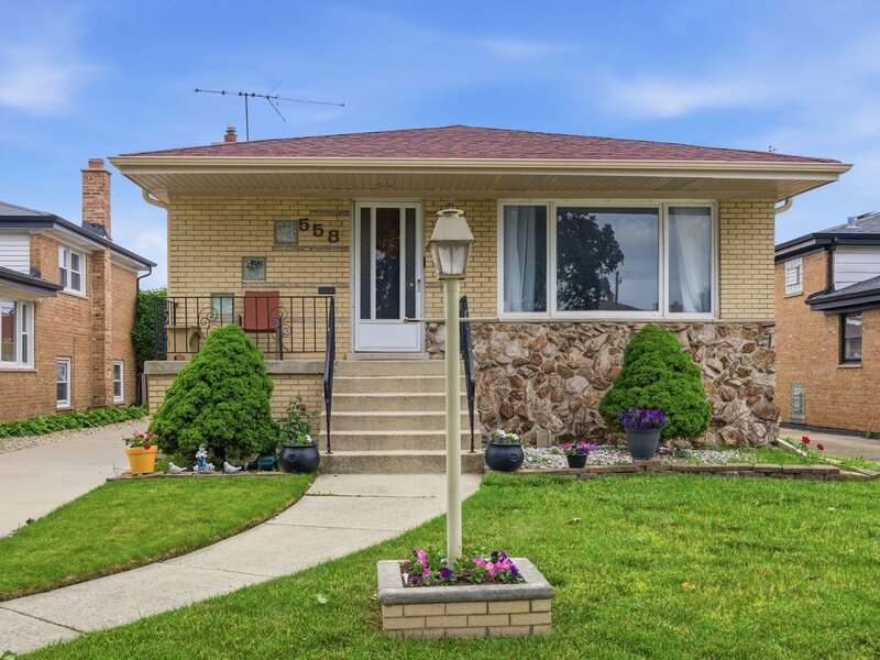 558 Manistee Avenue Calumet City IL 60409