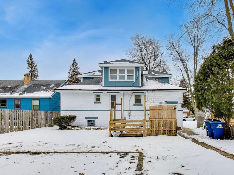 1638 Oakwood Avenue Des Plaines IL 60016