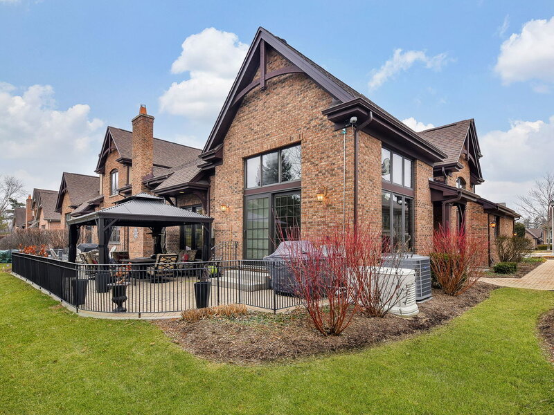 2009 Mackenzie Place Wheaton IL 60187