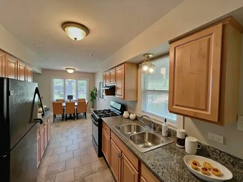 606 E 164th Place South Holland IL 60473