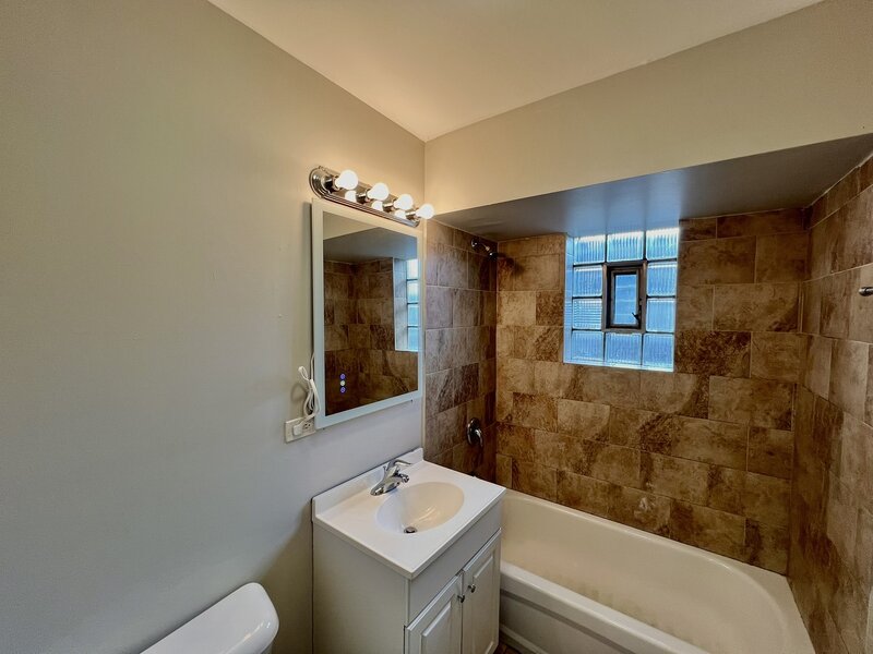 606 E 164th Place South Holland IL 60473