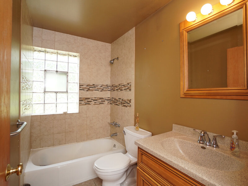 208 N Graylynn Drive Mount Prospect IL 60056