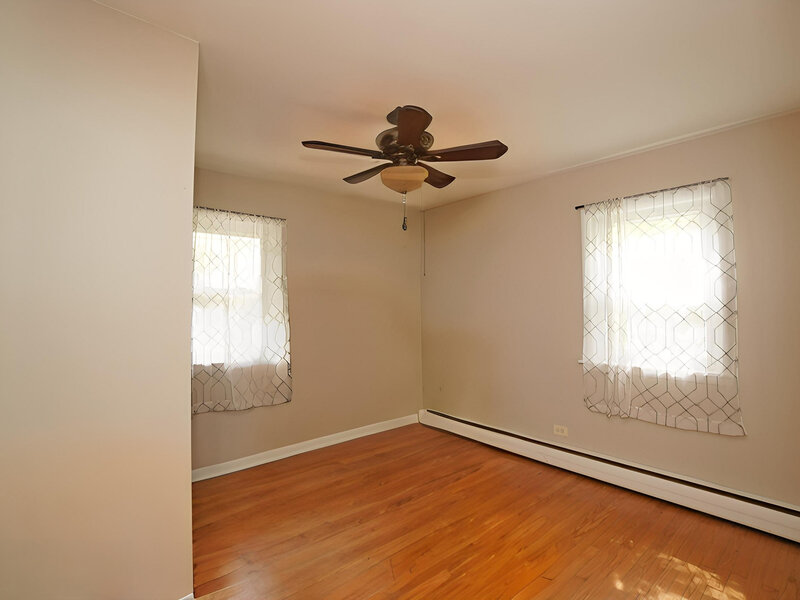 208 N Graylynn Drive Mount Prospect IL 60056