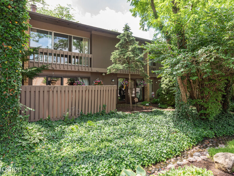 5917 Oakwood Drive Lisle IL 60532