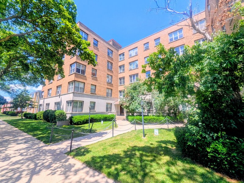 2610 W Balmoral Avenue Chicago IL 60625