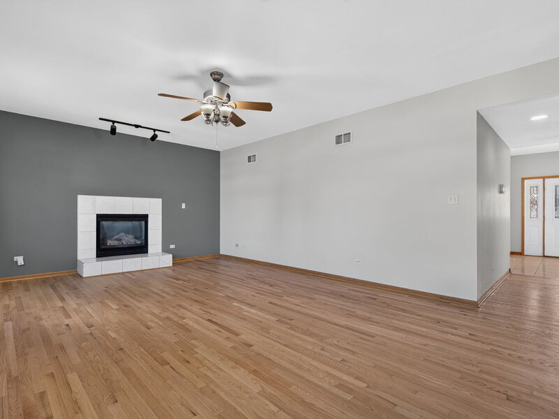 18020 Charlotte Drive Lansing IL 60438