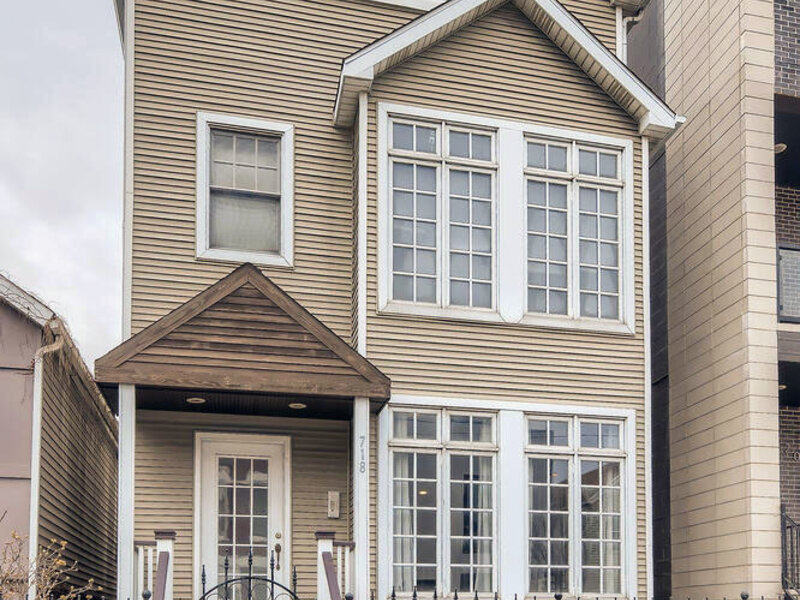 718 N Willard Court Chicago IL 60642