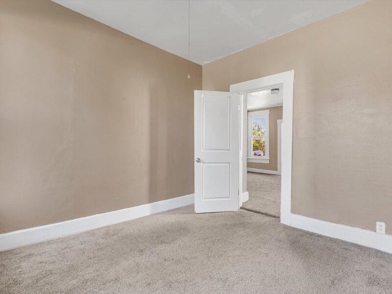 1125 W 5th Street Davenport IA 52802