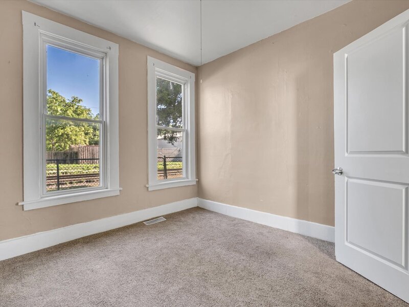 1125 W 5th Street Davenport IA 52802