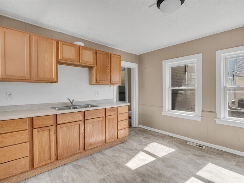 1125 W 5th Street Davenport IA 52802