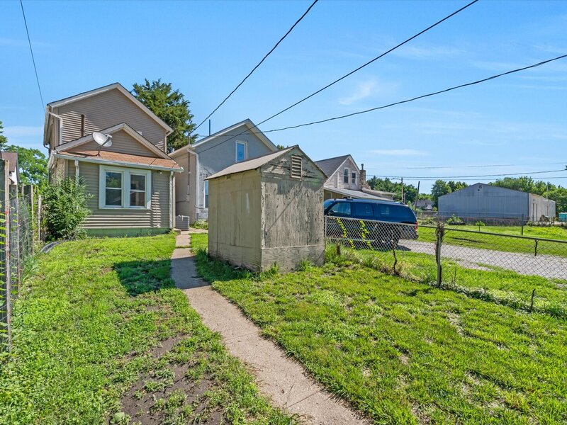 1125 W 5th Street Davenport IA 52802
