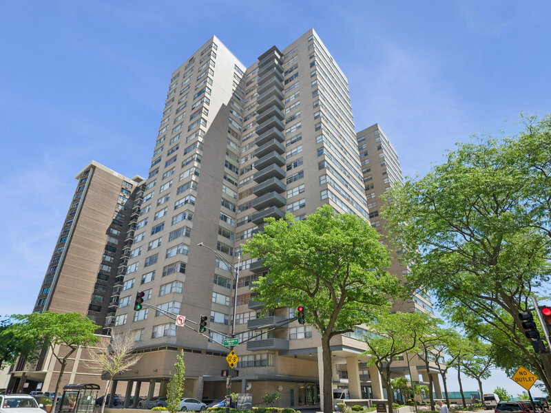 6301 N Sheridan Road Chicago IL 60660