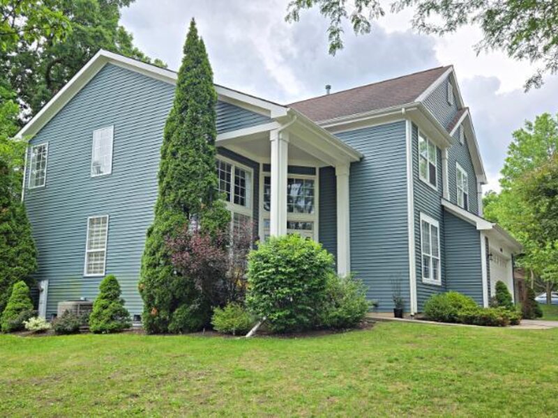 1965 S Finch Court Libertyville IL 60048