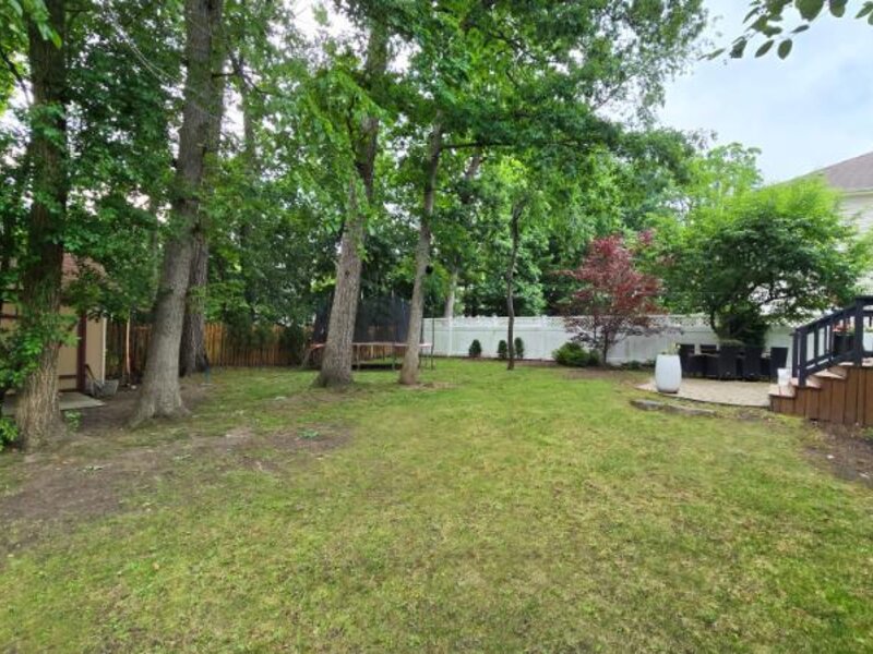 1965 S Finch Court Libertyville IL 60048
