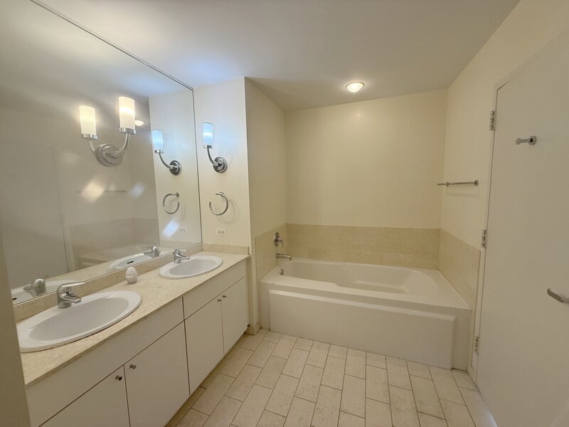 510 W Erie Street Chicago IL 60654