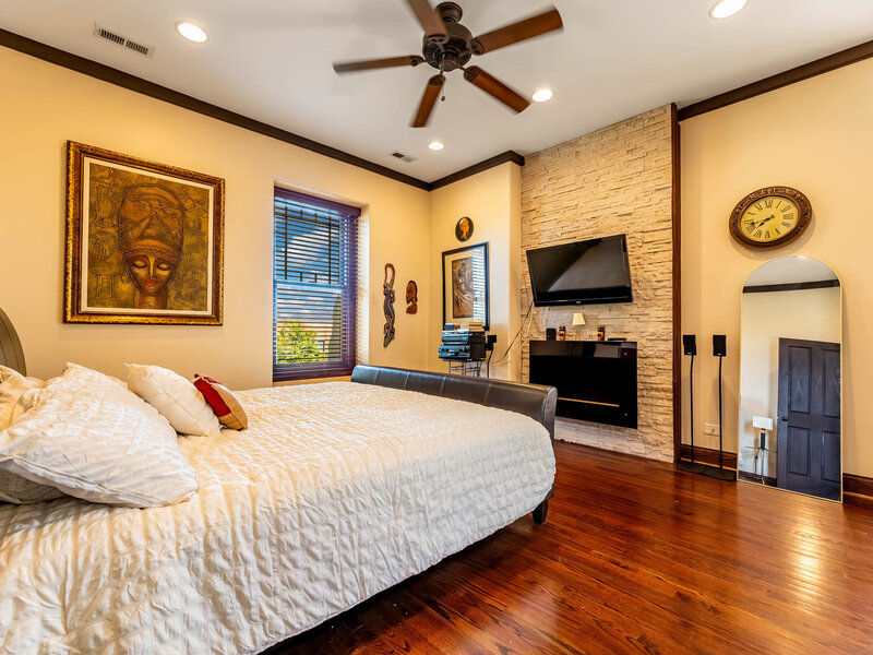 4126 S Lake Park Avenue Chicago IL 60653