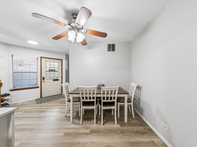 1375 Ridgefield Circle Carol Stream IL 60188