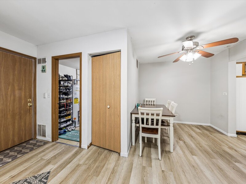 1375 Ridgefield Circle Carol Stream IL 60188