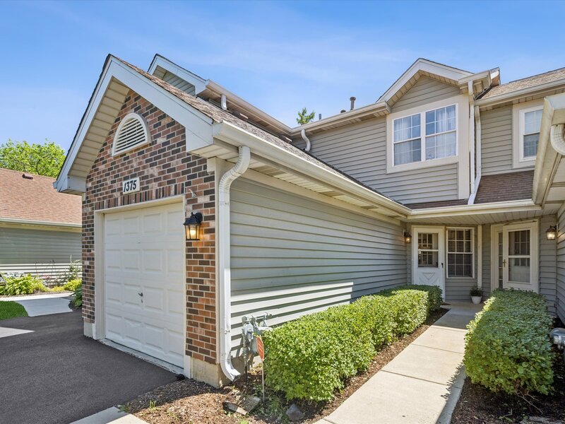 1375 Ridgefield Circle Carol Stream IL 60188