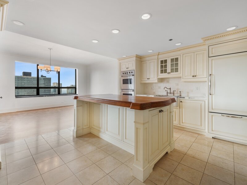 180 E Pearson Street Chicago IL 60611