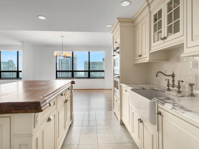 180 E Pearson Street Chicago IL 60611